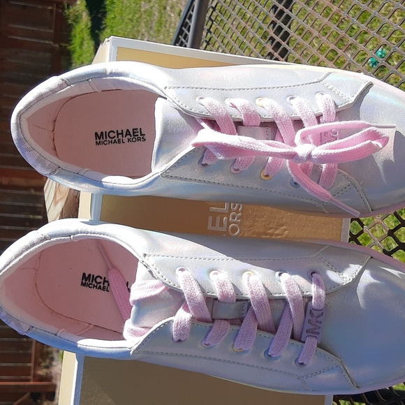 Michael Kors Jem Hope lace up sneakers, size 5, new, white iridescent color - Picture 3 of 6